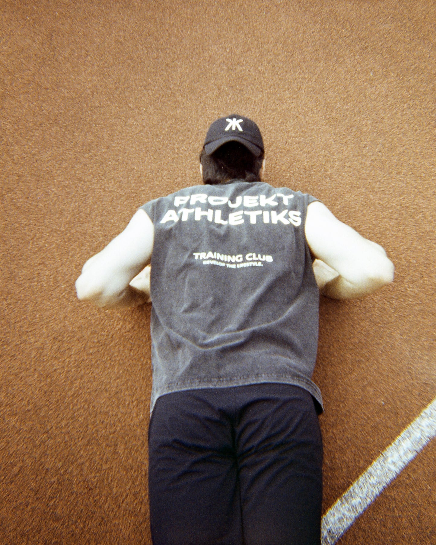 REVERSE LOGO TRAINING TOP IN VINTAGE BLACK