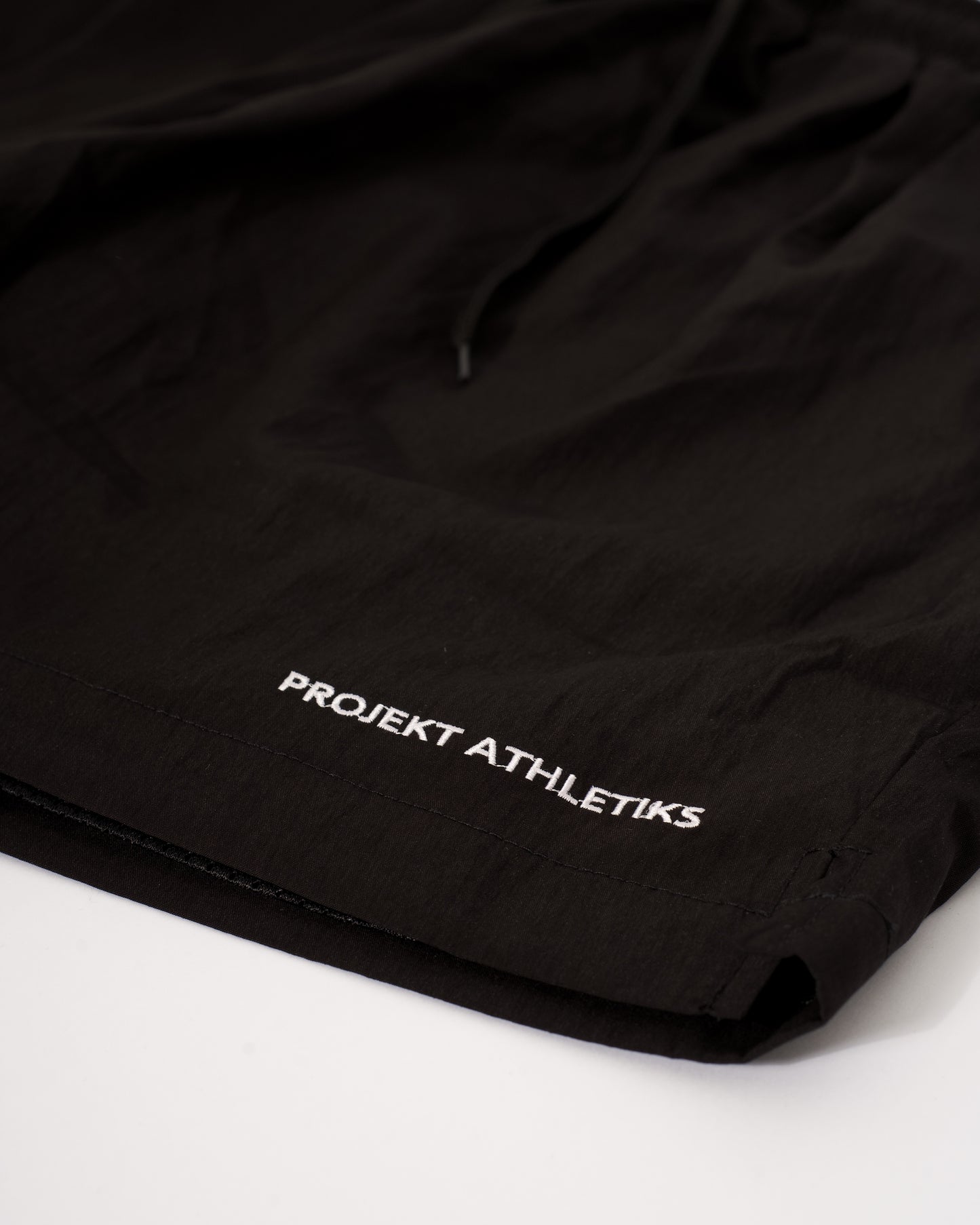 TRAINING SHORTS IN STEALTH BLACK