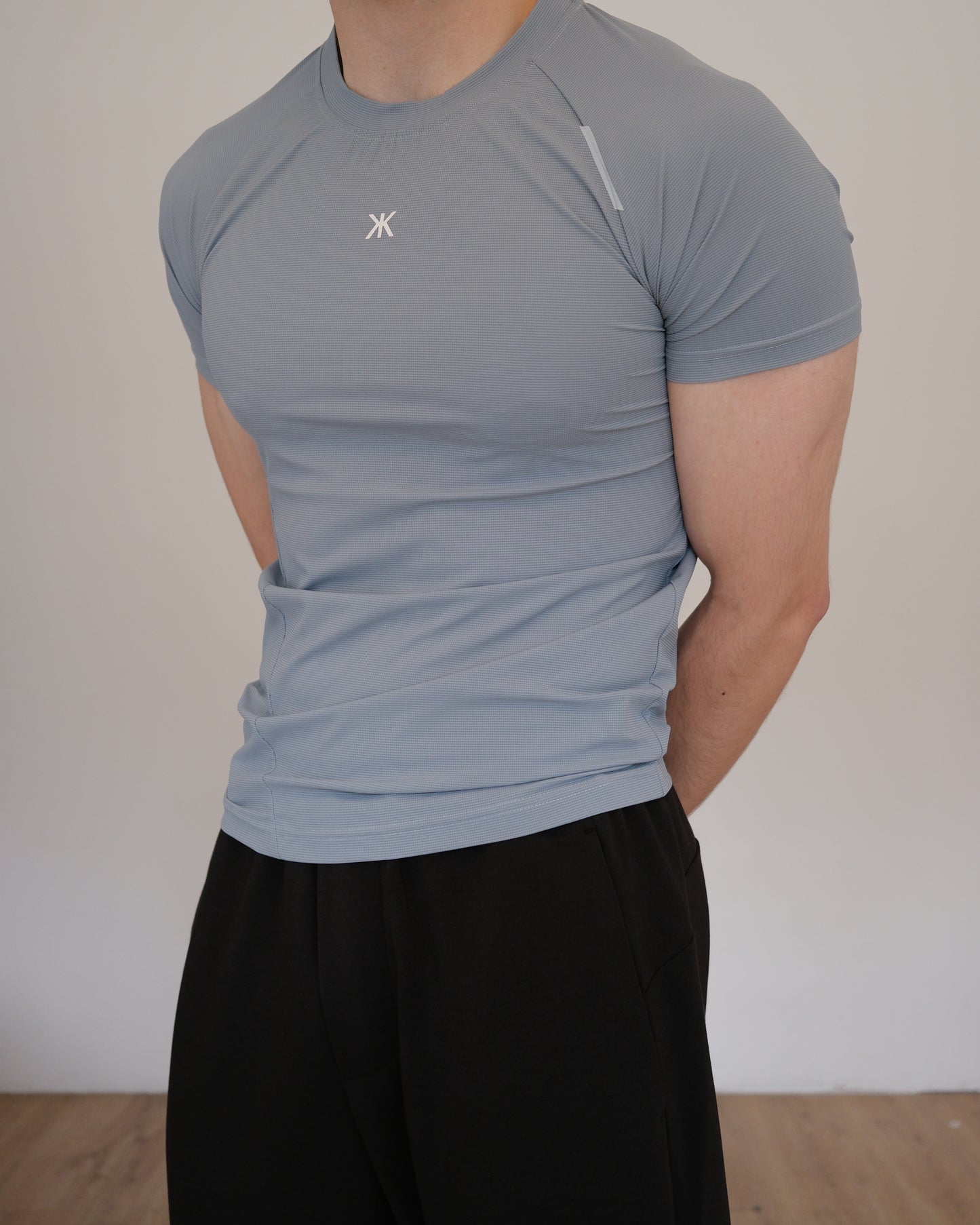 ALPHA PERFORMANCE TECH SHORT SLEEVE IN BLUE GRAY