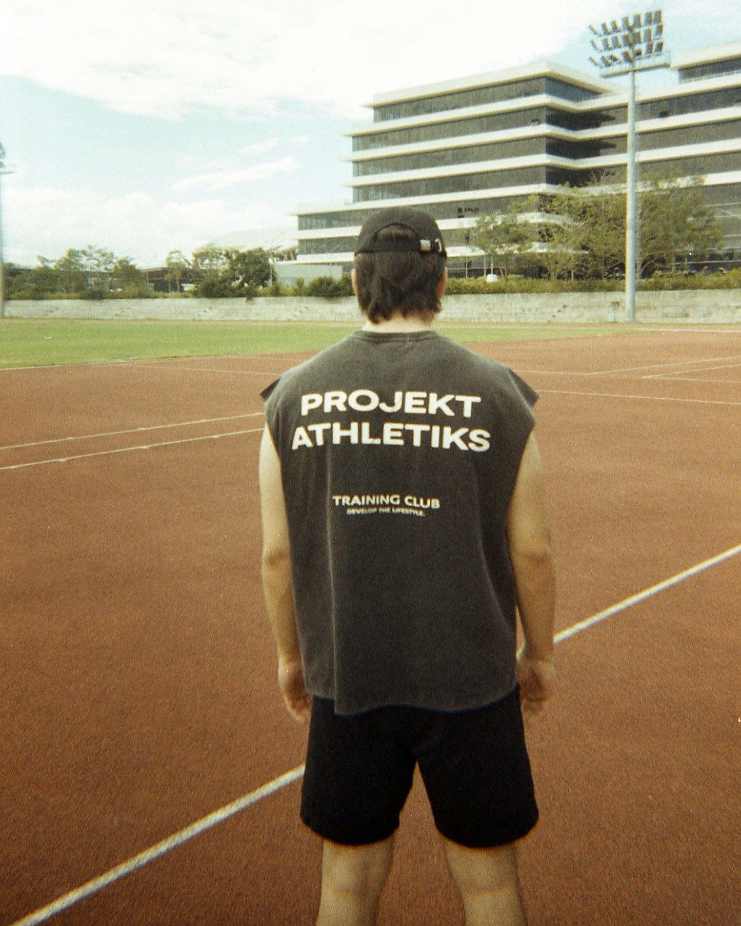 REVERSE LOGO TRAINING TOP IN VINTAGE BLACK