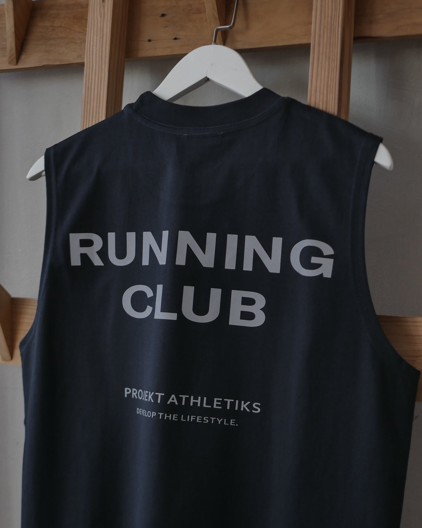 RUNNING CLUB VEST - SILVER EDITION